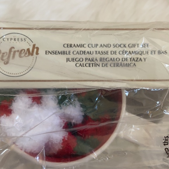 Ceramic cup and sock gift set - Picture 2 of 3